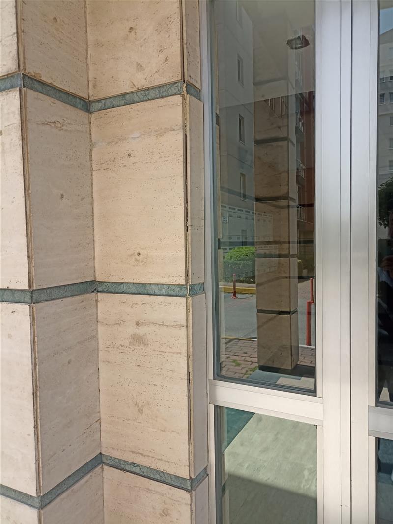 Bloklarin Deforme Olmus Mermerlerinin Tamirlerini Yap�yoruz