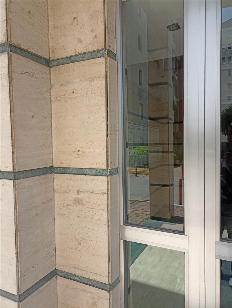 Bloklarin Deforme Olmus Mermerlerinin Tamirlerini Yap�yoruz
