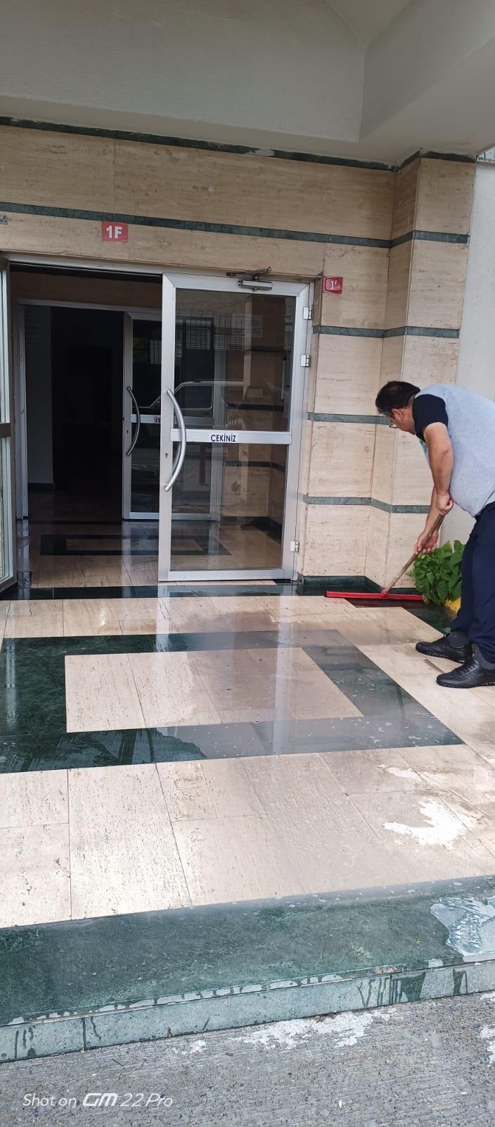Degerli Kom�ular�m�z Temizlik Ekibimiz Bloklarda Genel Temizlik Ve Dezenfekte Yapmaktad�r..Y�netim
