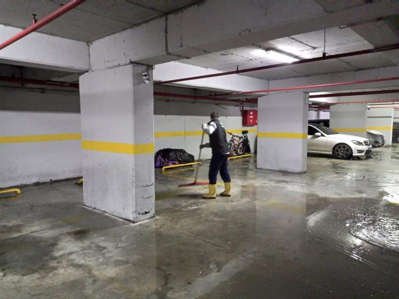 Otoparklar�m�z� Hem Y�k�yor Hemde Dezenfekte Ediyoruz.Y�netim