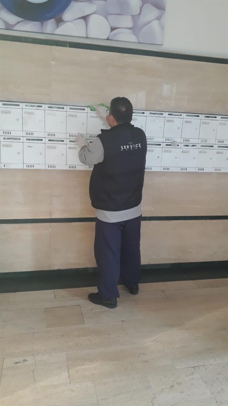 Bloklar�n Otoparklar�n� Rutin Olarak Y�k�yor Ve Dezenfekte Ediyoruz.Y�netim